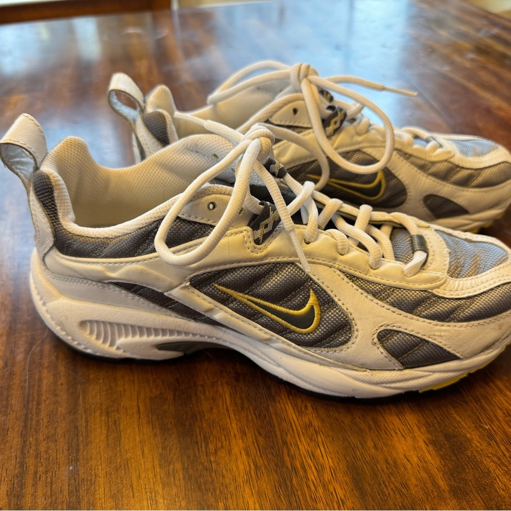 Nike White and Gray Shoes Yellow women’s vintage Excellerator running size 9.5
